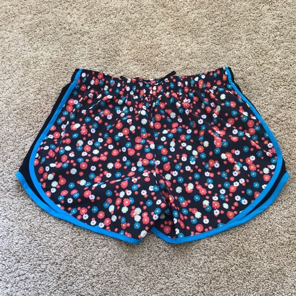 NWT! NIKE black with blue multi combo Size M running shorts